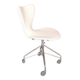 Office chair 3117 by Arne Jacobsen