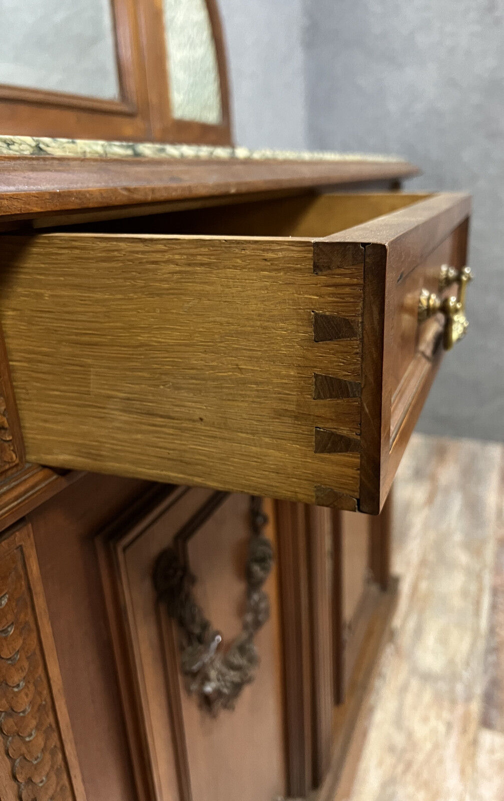 Sideboard in a row Louis XVI half-moon walnut around 1850