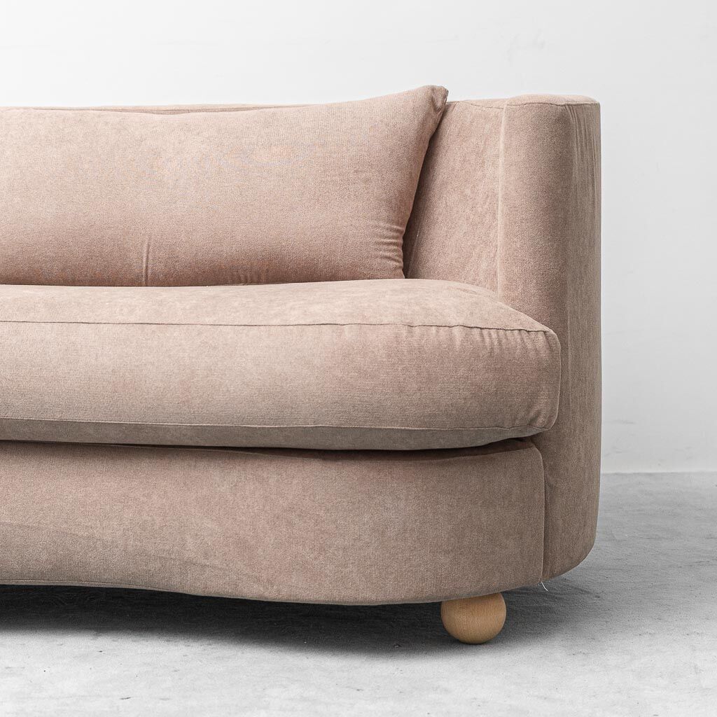 Vintage curved sofa in brown fabric – Italian design from the 1970s modernism