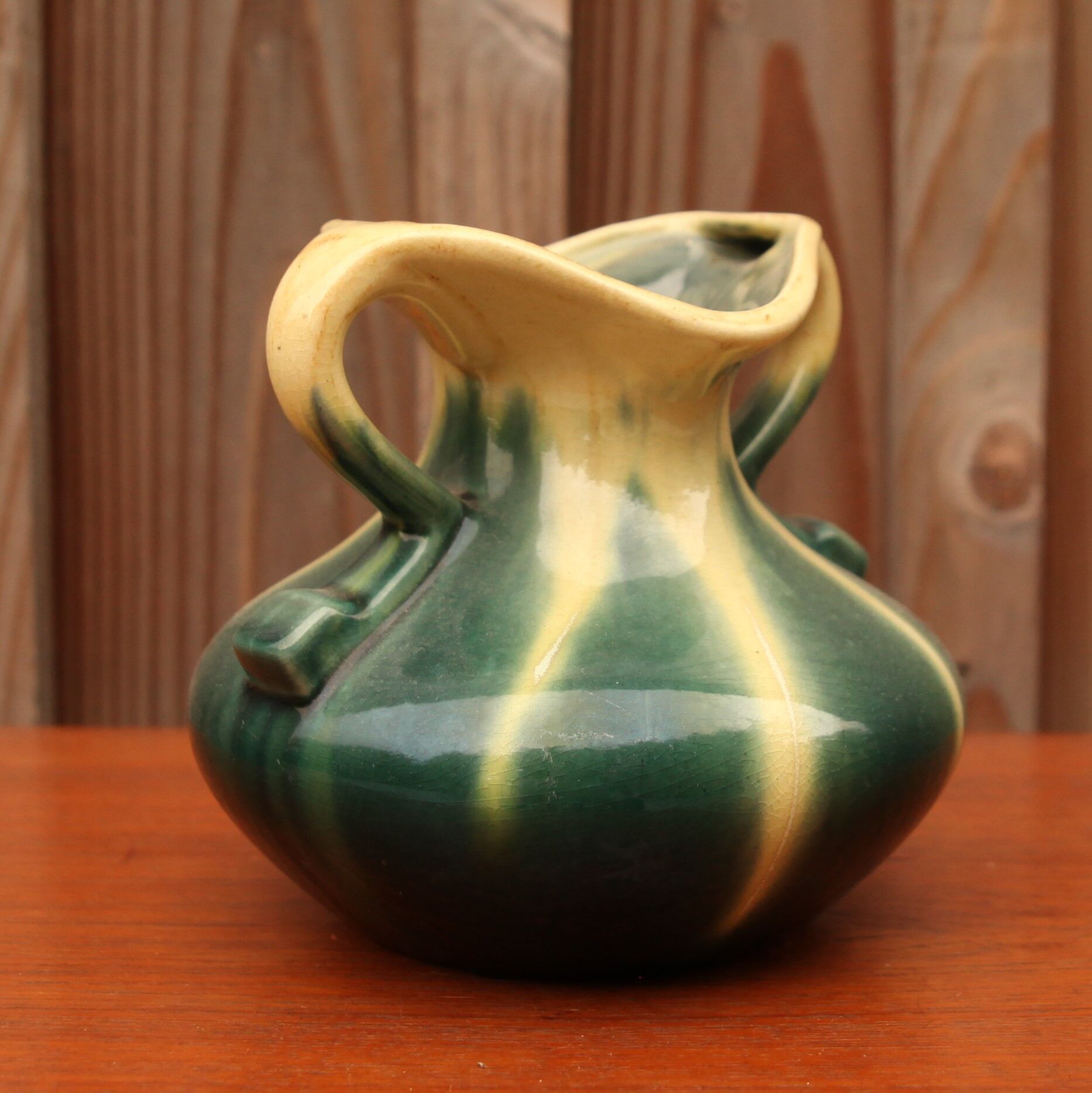 Ceramic vase with Thulin handle