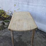 Folding round table