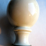 Twentieth art deco staircase ball in beige porcelain and gilded brass