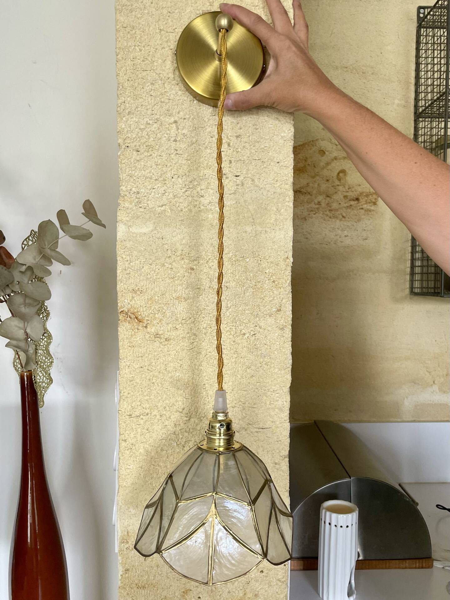 Italian lampshade applique from the 1970s in mother-of-pearl and gilded brass.