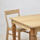 Table en chêne clair avec des pieds anciens