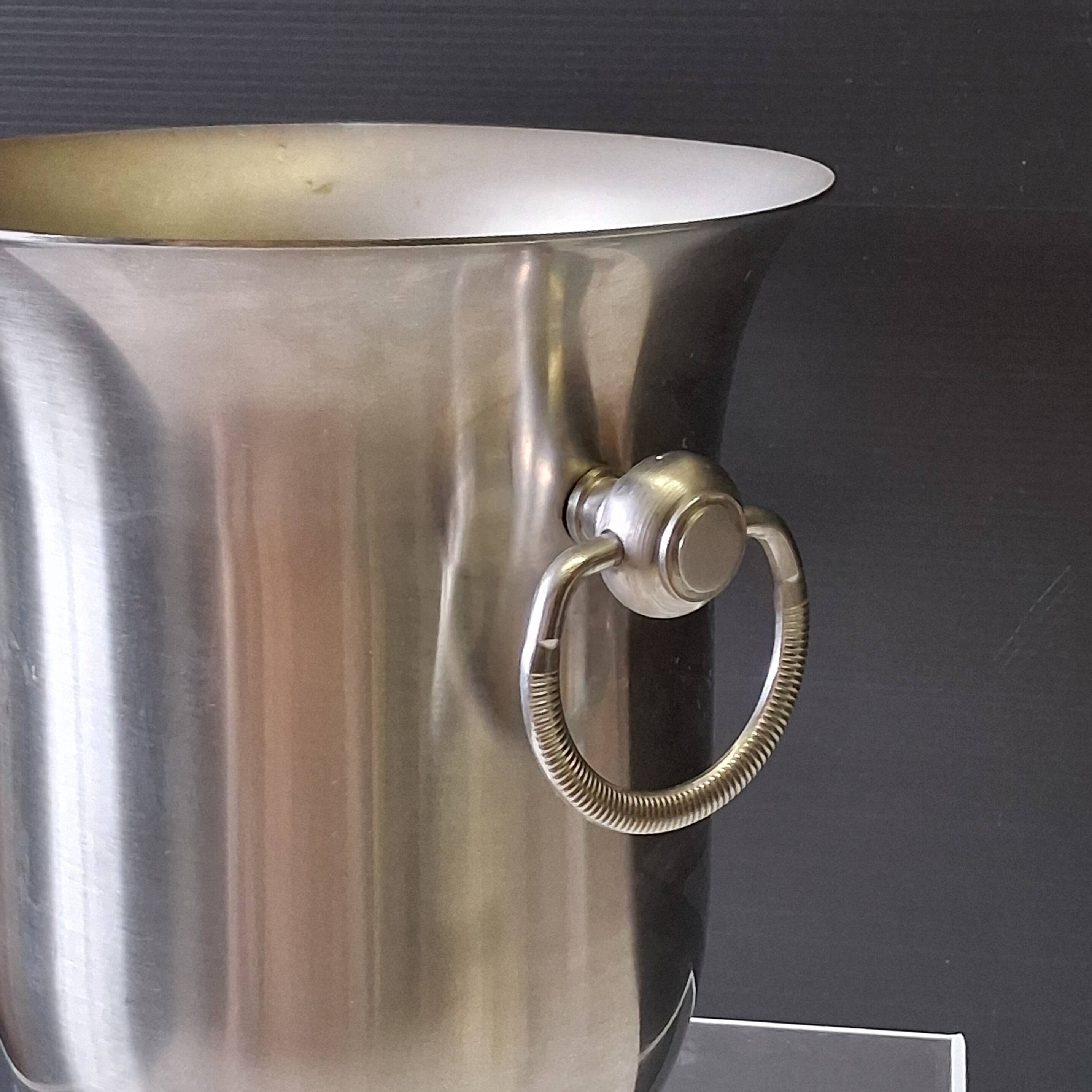 Very nice 18/10 stainless steel champagne bucket from Jean Couzon in very good condition.