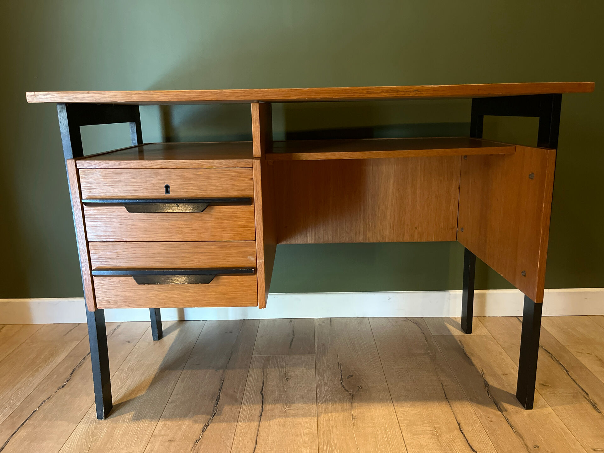 Bureau moderniste bois