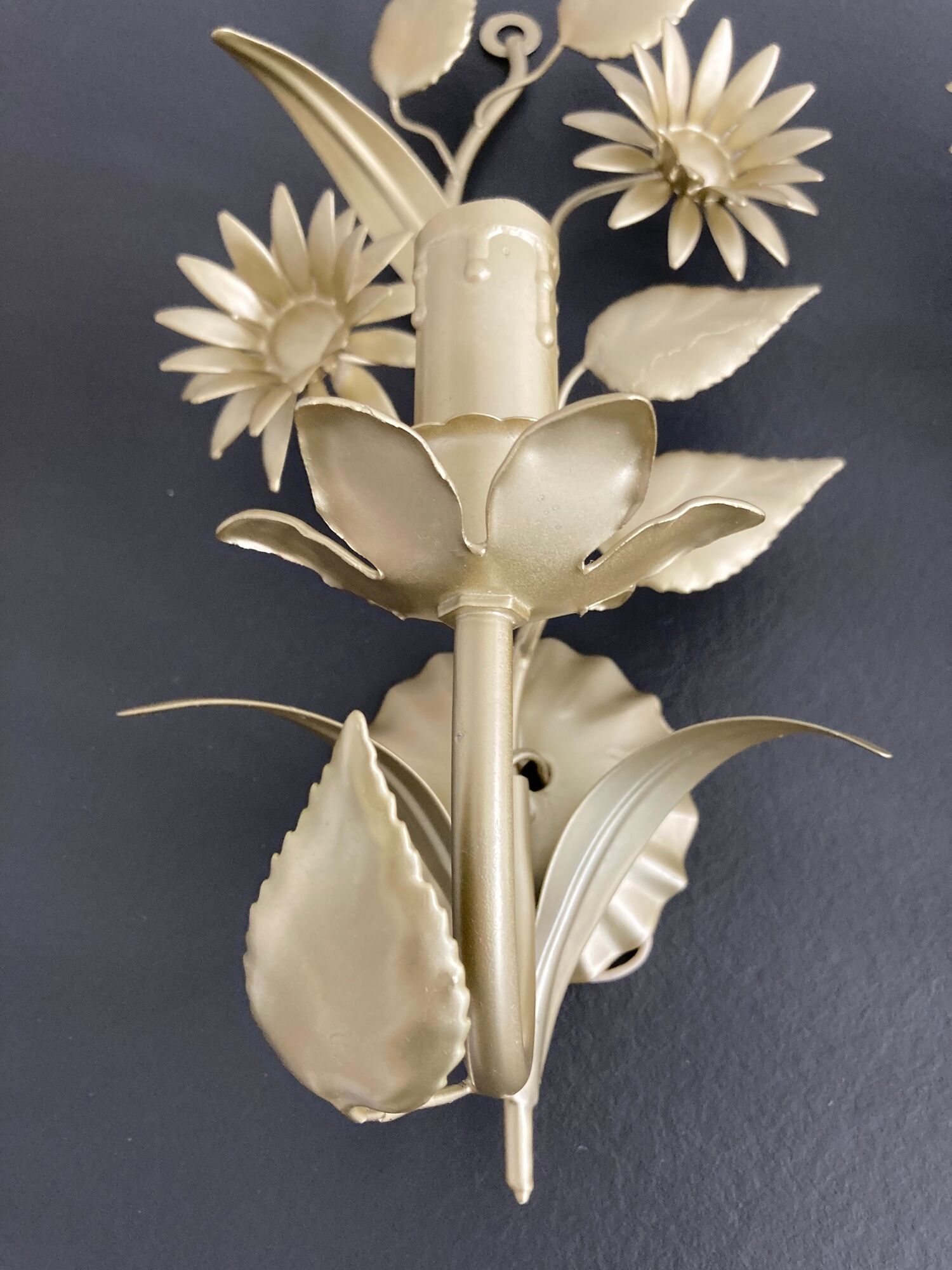Paire d'applique fleurs métal laqué or années 80