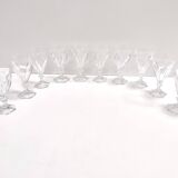Ensemble postmoderne de dix-huit verres à boire en cristal massif par Kosta Boda, Suède