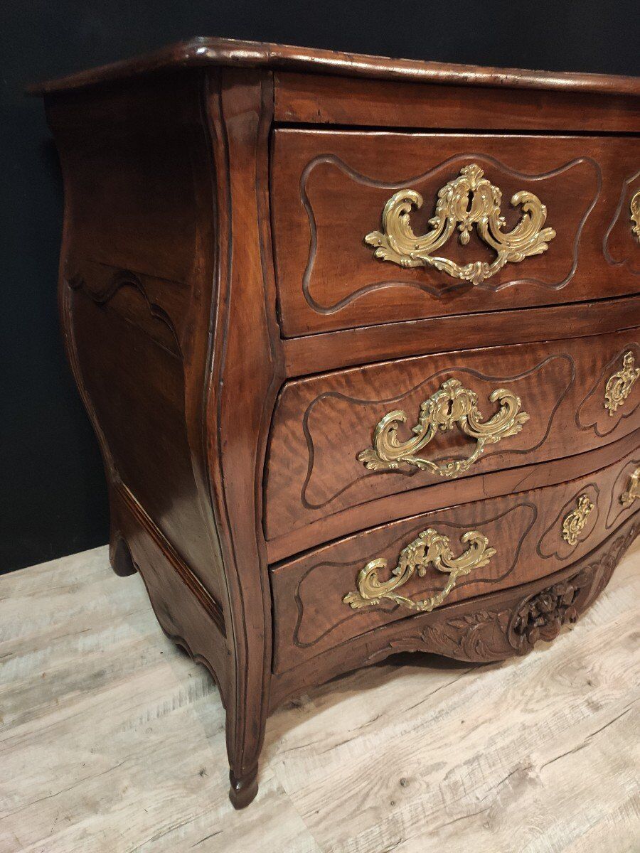 Bordelaise Tomb Commode 18th Century In Walnut