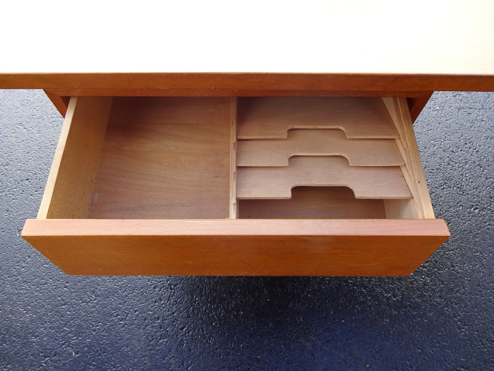 Bureau des années 50