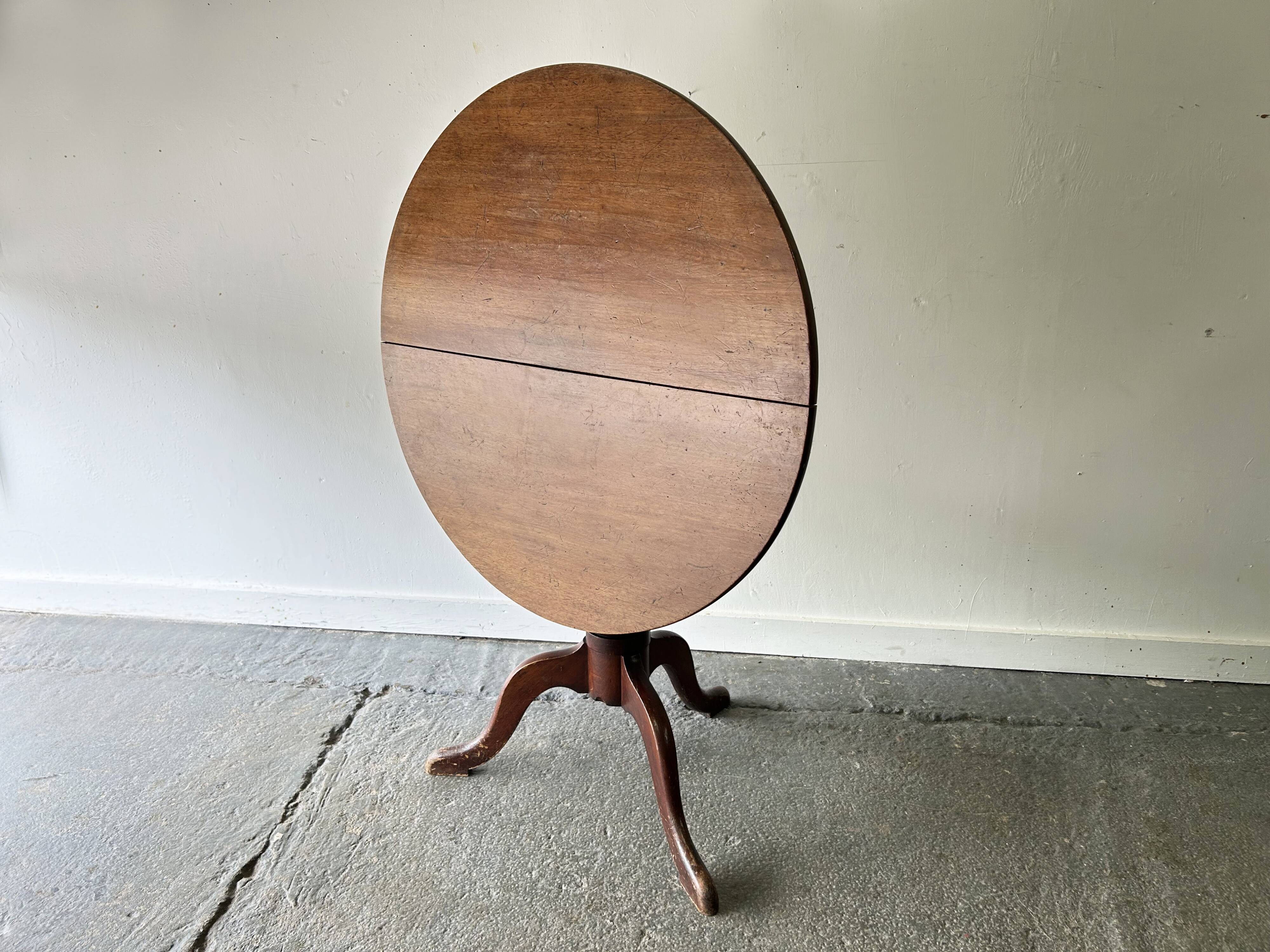 English antique Georgian oak tilt-top tripod base table
