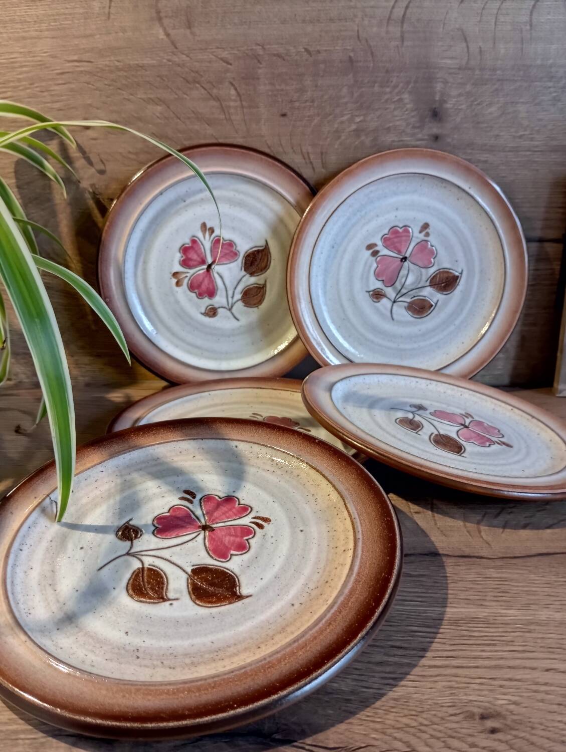 5 assiettes à dessert grès brun marron et rose, Niderviller modèle Sandra, vintage