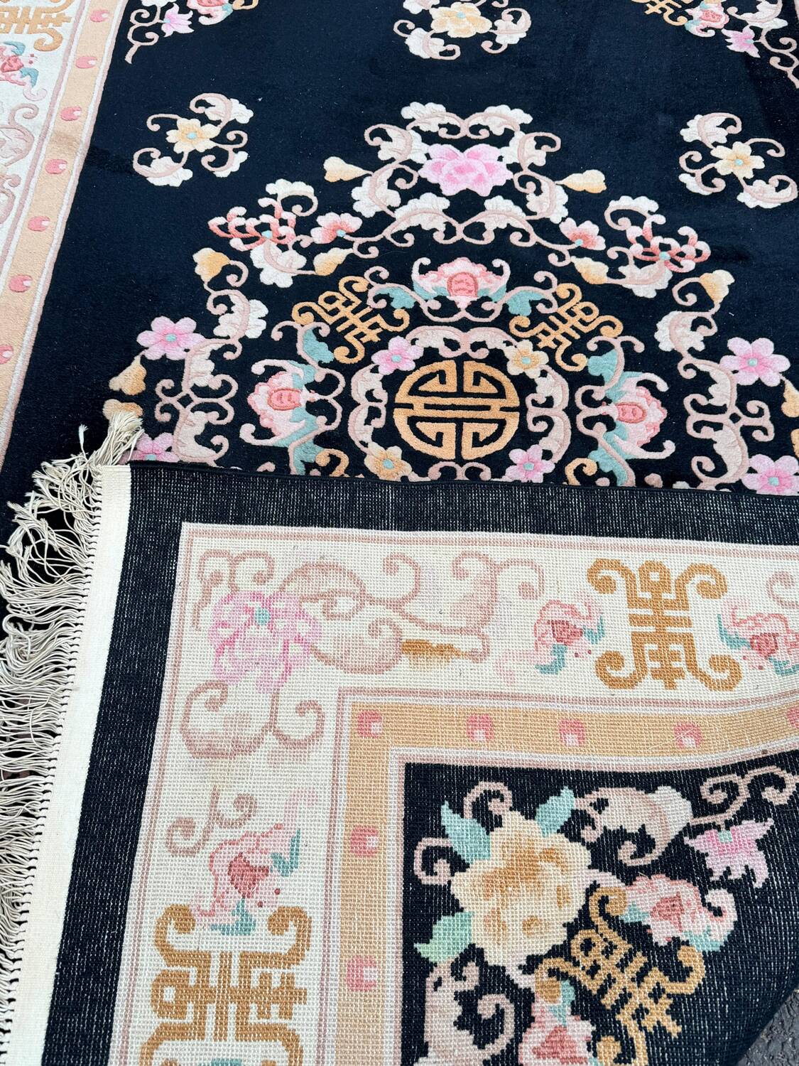 Superb vintage Chinese rug in black wool. Beijing, circa 1950