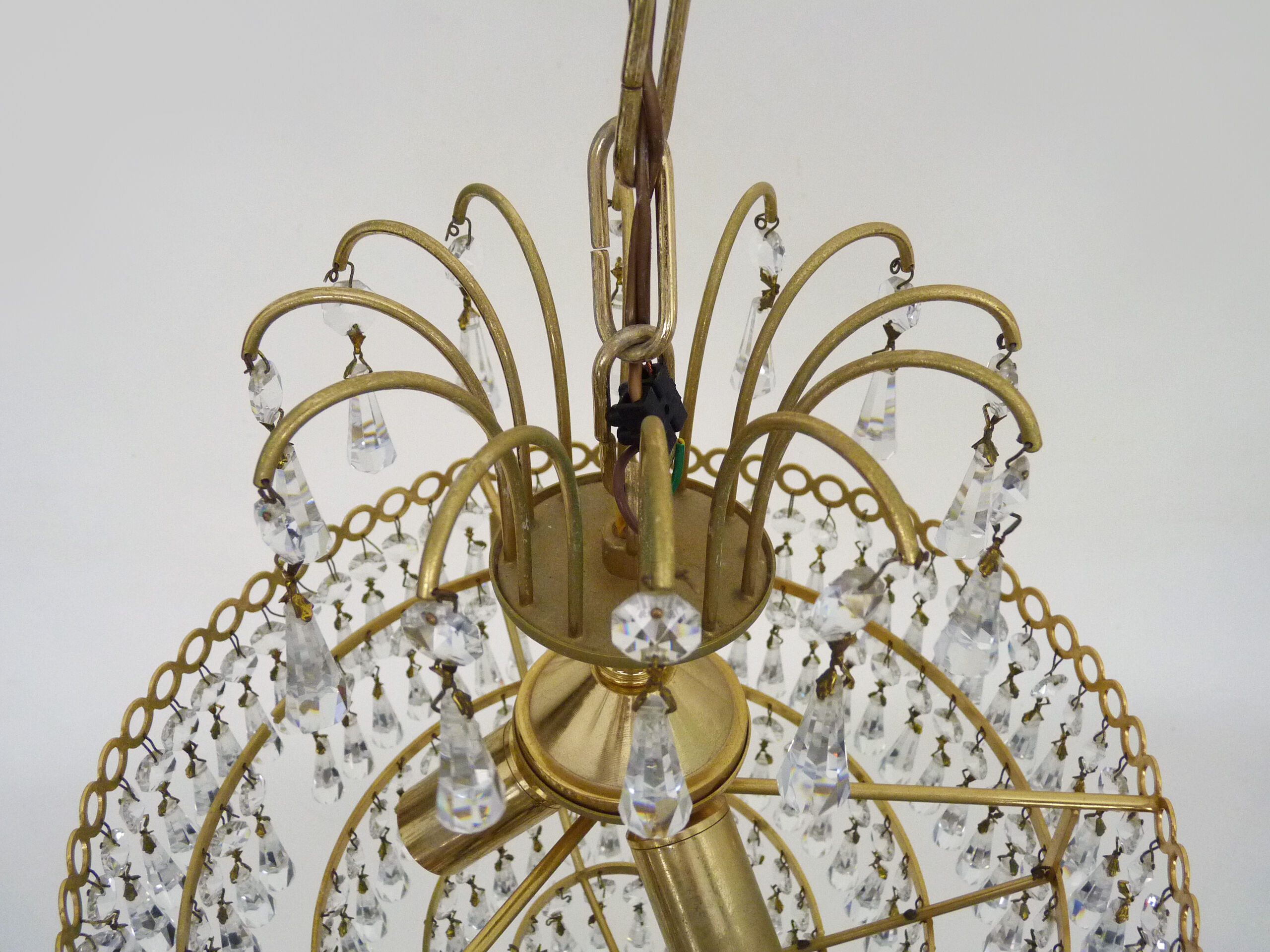 Chandeliers, brass crown ceiling lamp, 5 floors, 3 lights, glass tassels. Year 80 90