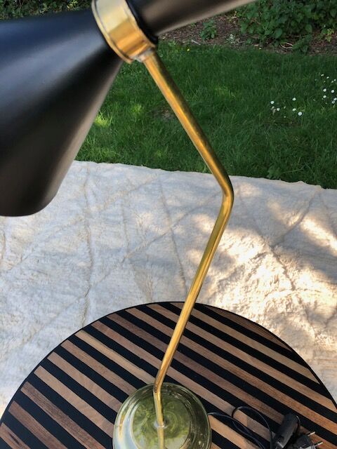 Contemporary table lamp