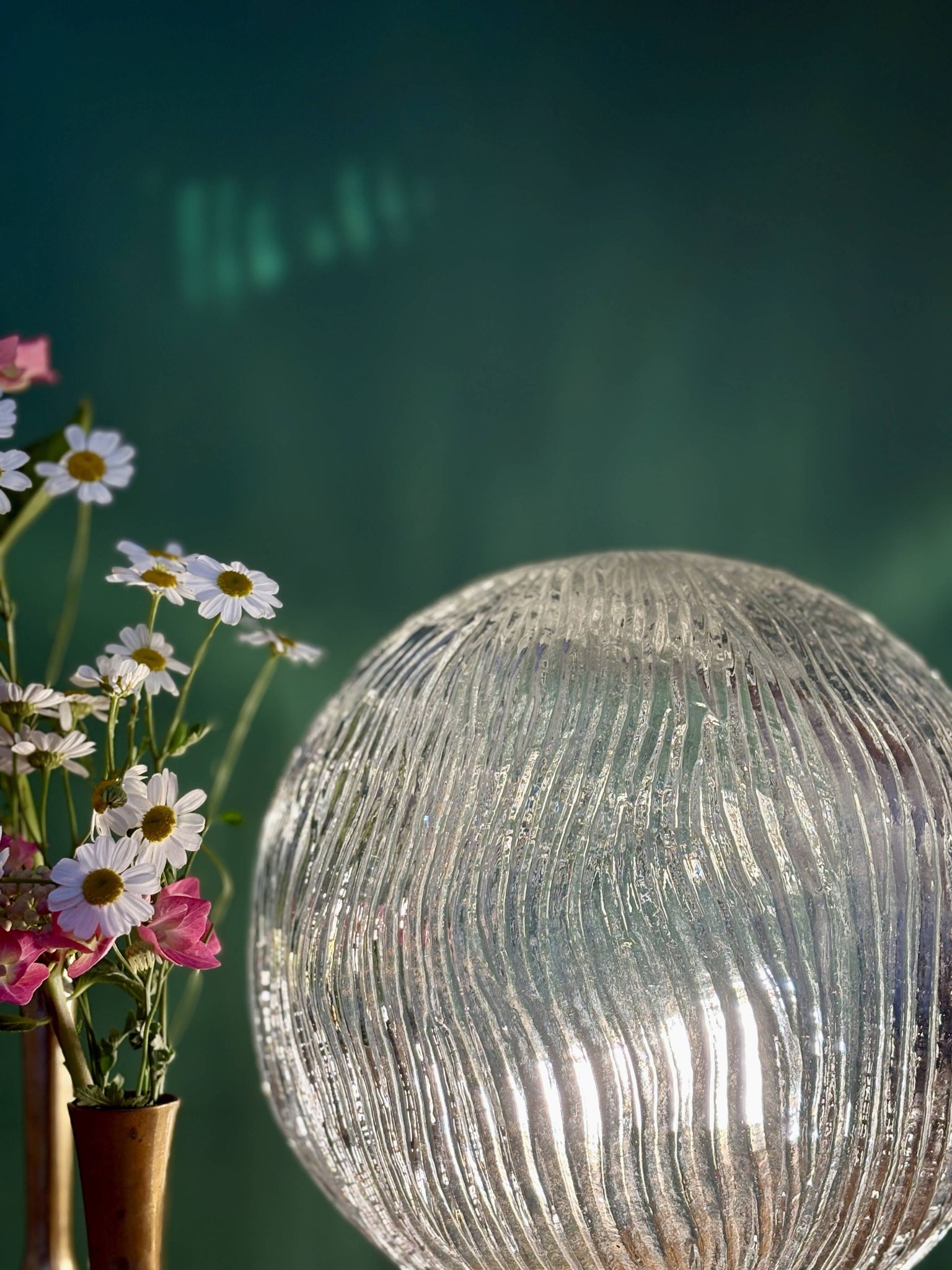 Lampe à poser globe vintage en verre strié