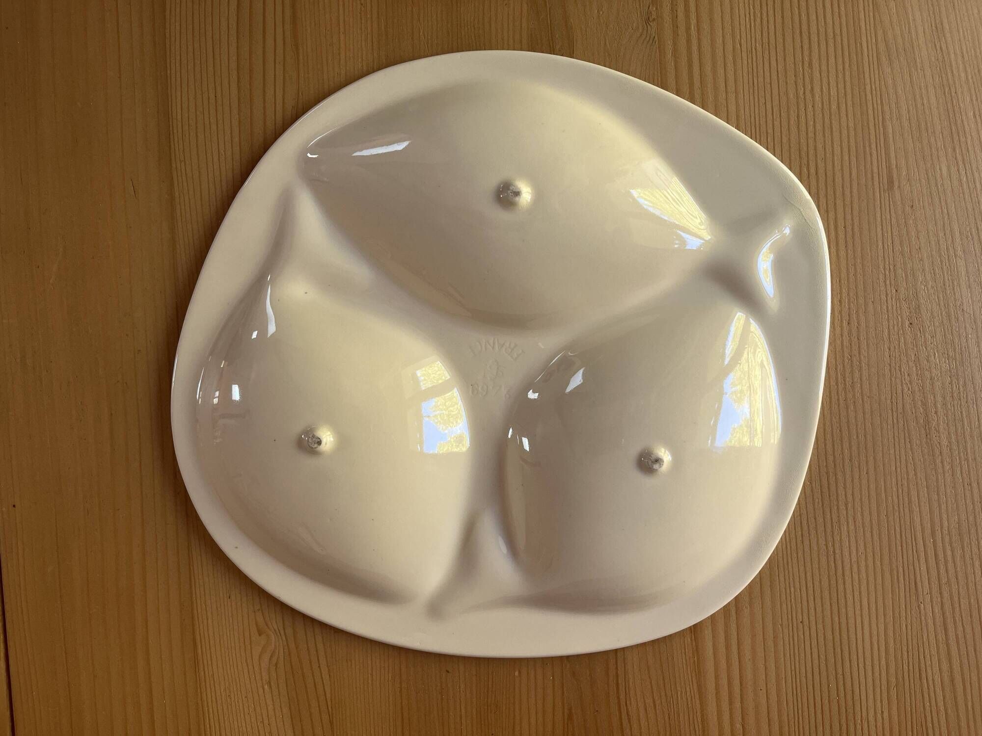 Saint Clément compartment dish from the 1950s-60s.