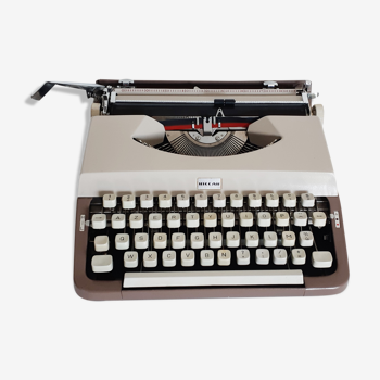 Machine à écrire Riccar portative, fonctionnelle