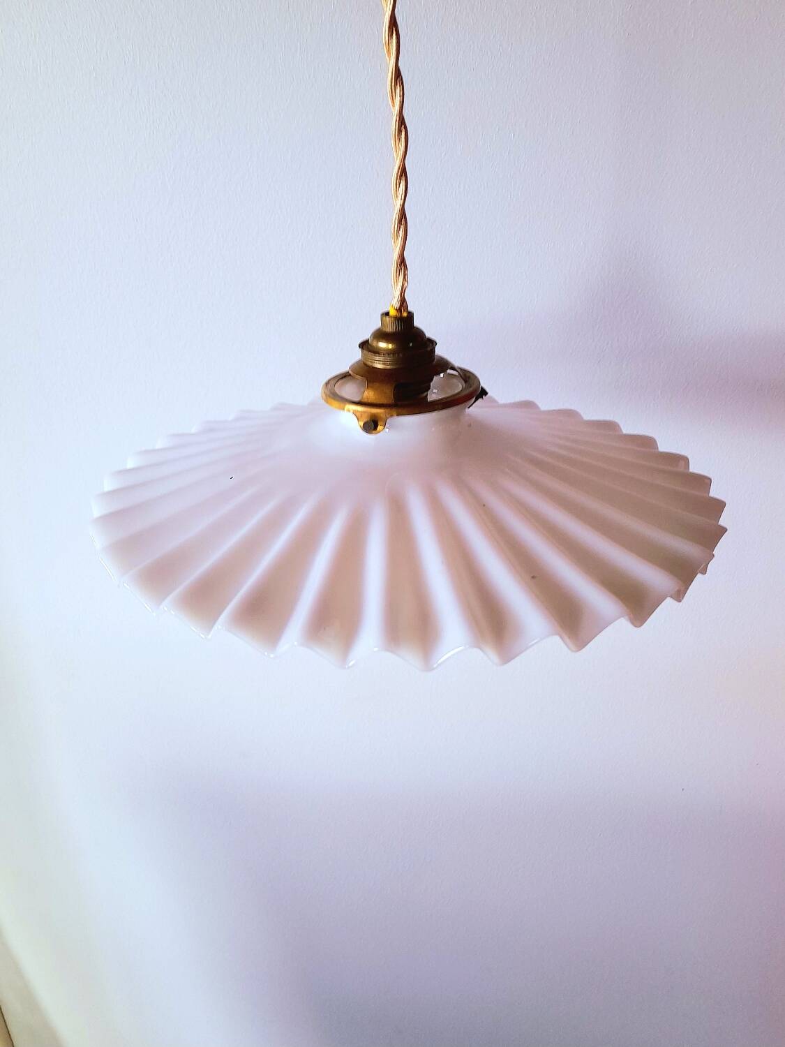 Suspension in pleated opaline 1950