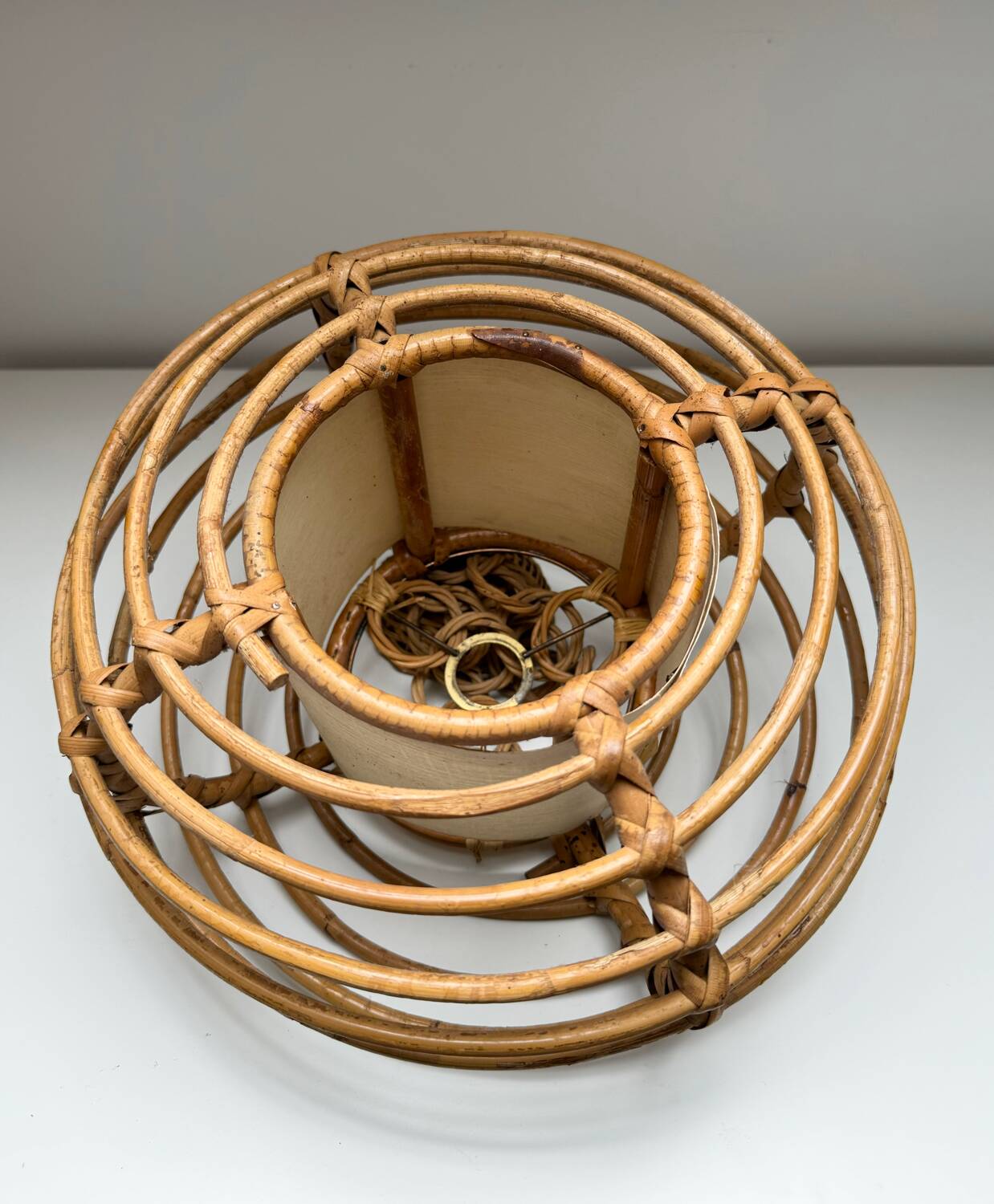 Suspension cage en rotin vintage