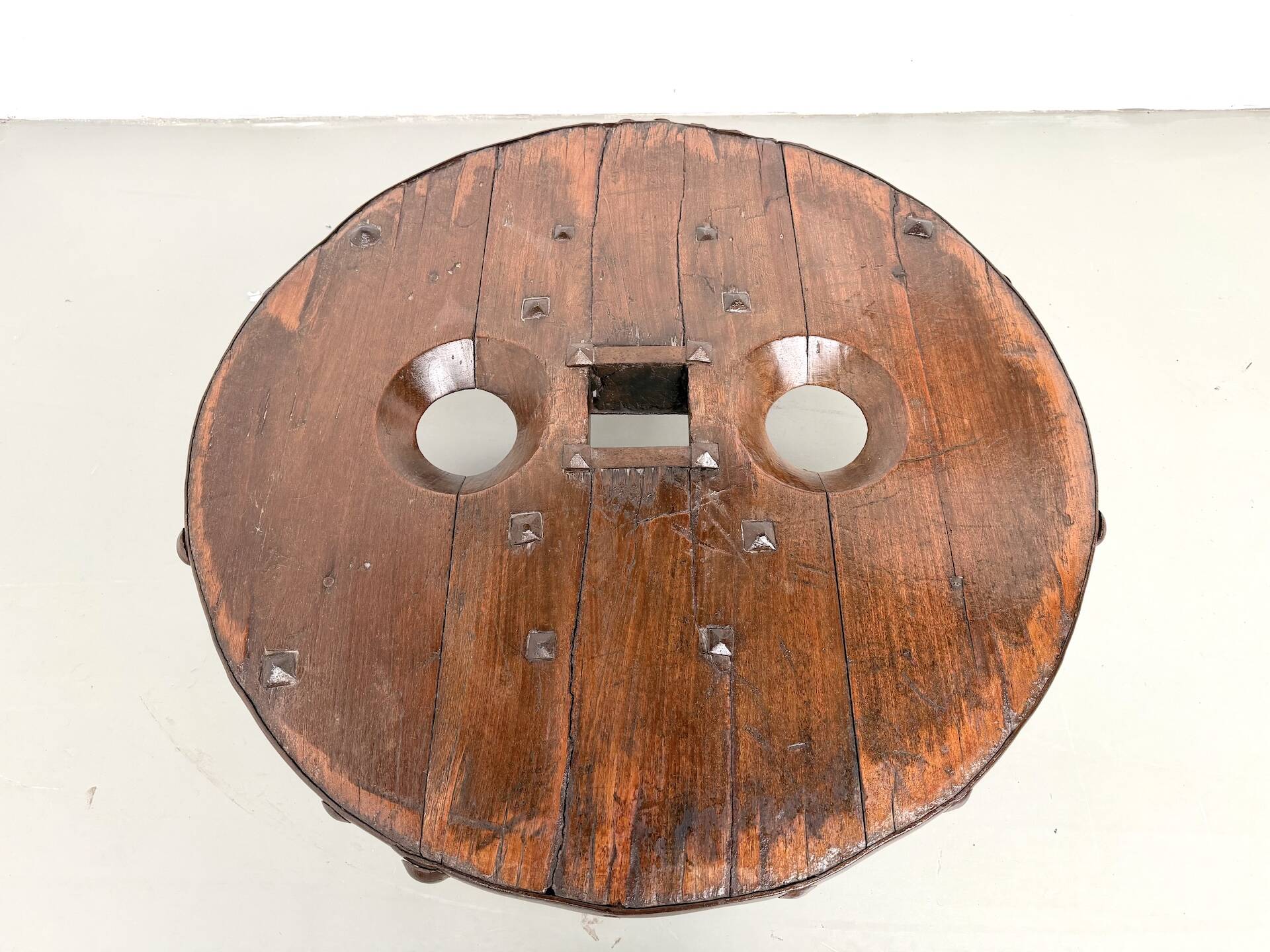 Brutalist Circular Coffee Table in Solid Wood – Brazilian Folk Art