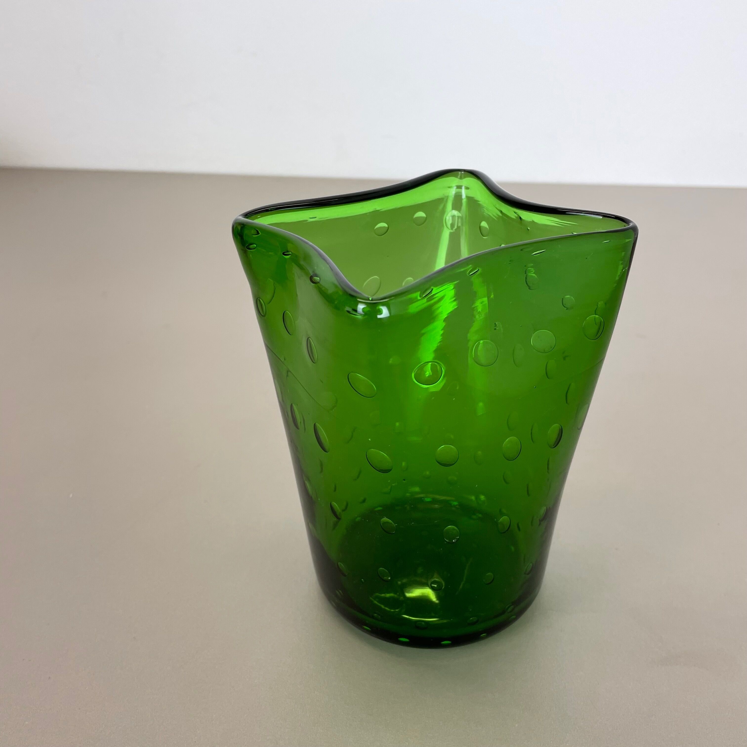 Murano Glass Bullicante Bubble "Green" Vase Element Shell Murano, Italy, 1970s