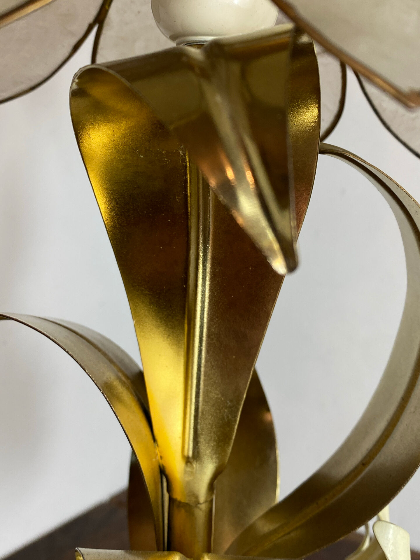 Lampe en laiton, métal et nacre
