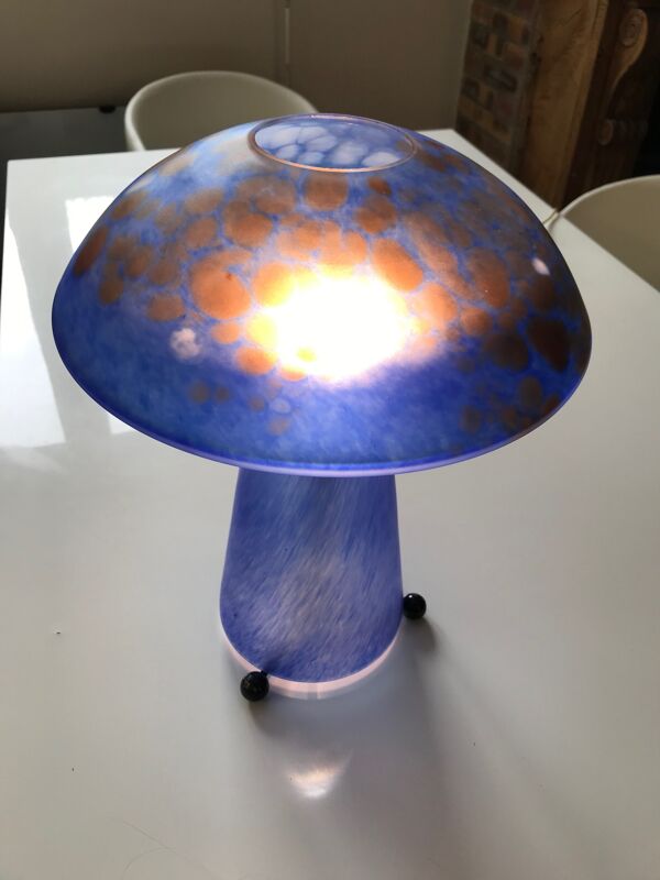 Lampe champignon en pâte de verre bleue tachetée de brun/ocre
