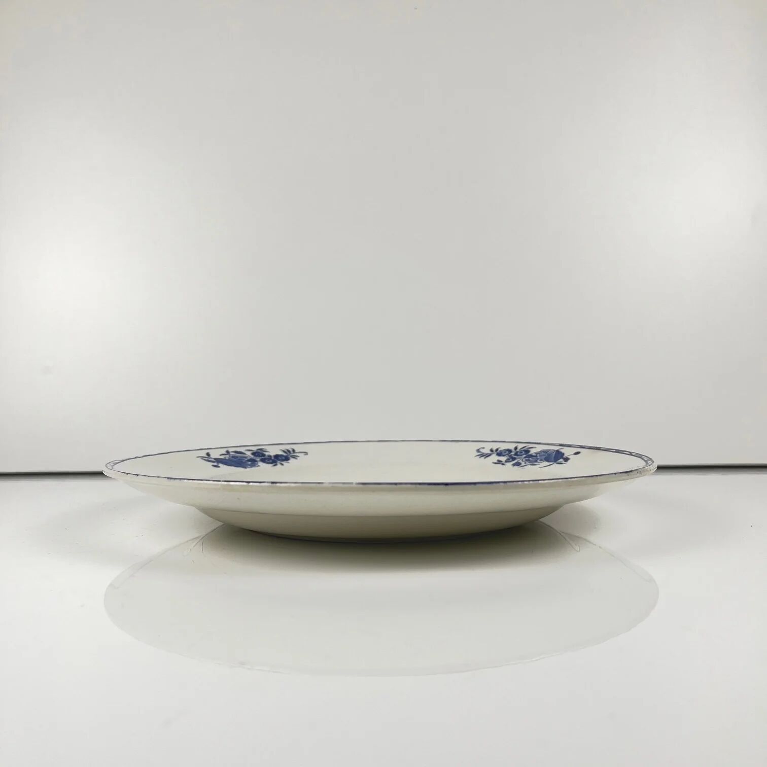 Flat plate "Grand bouquet", Boch brothers, La Louvière, Belgium, 1920