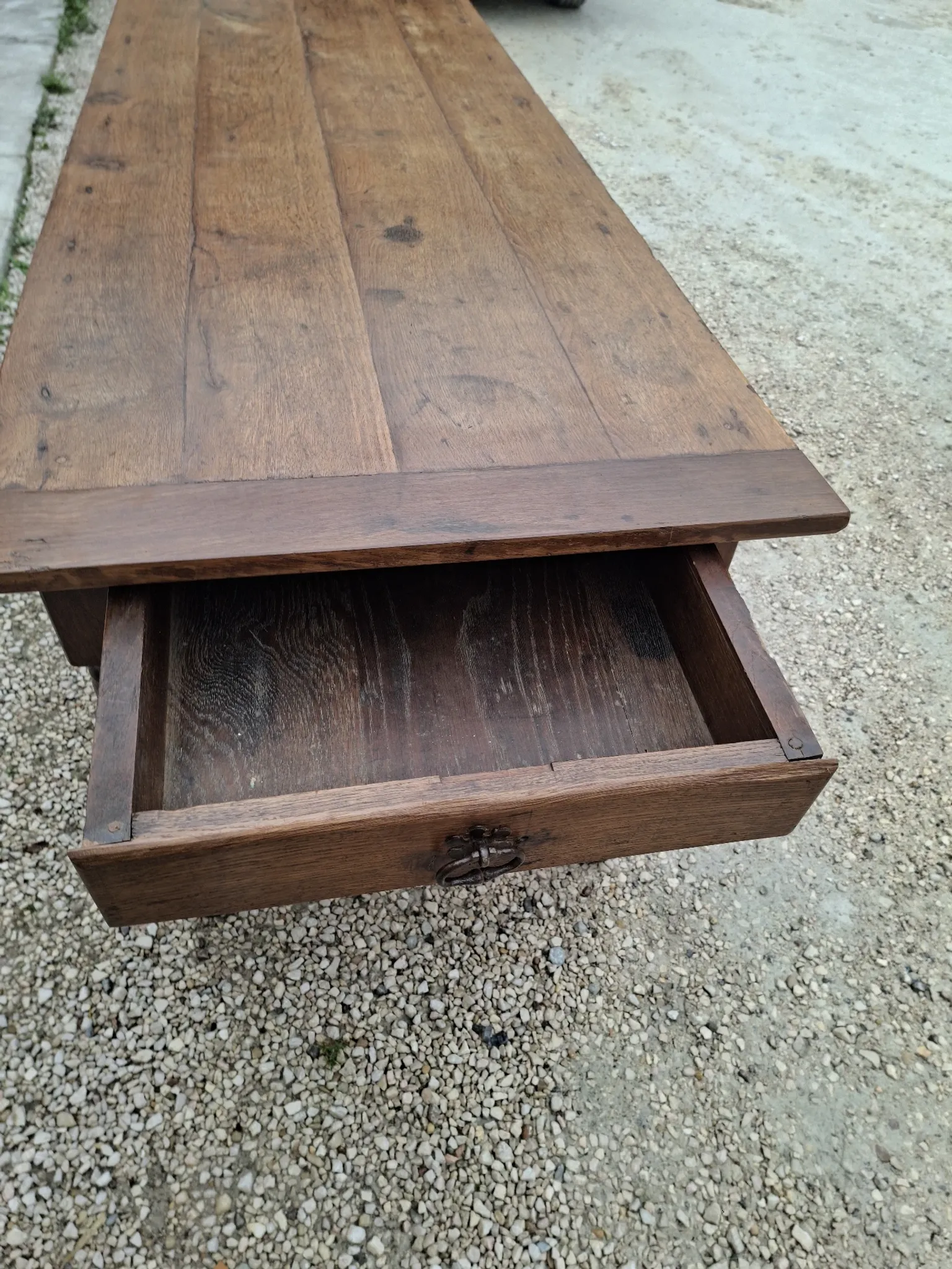 Rustic Burgundy farmhouse table from the 18th century in solid oak.