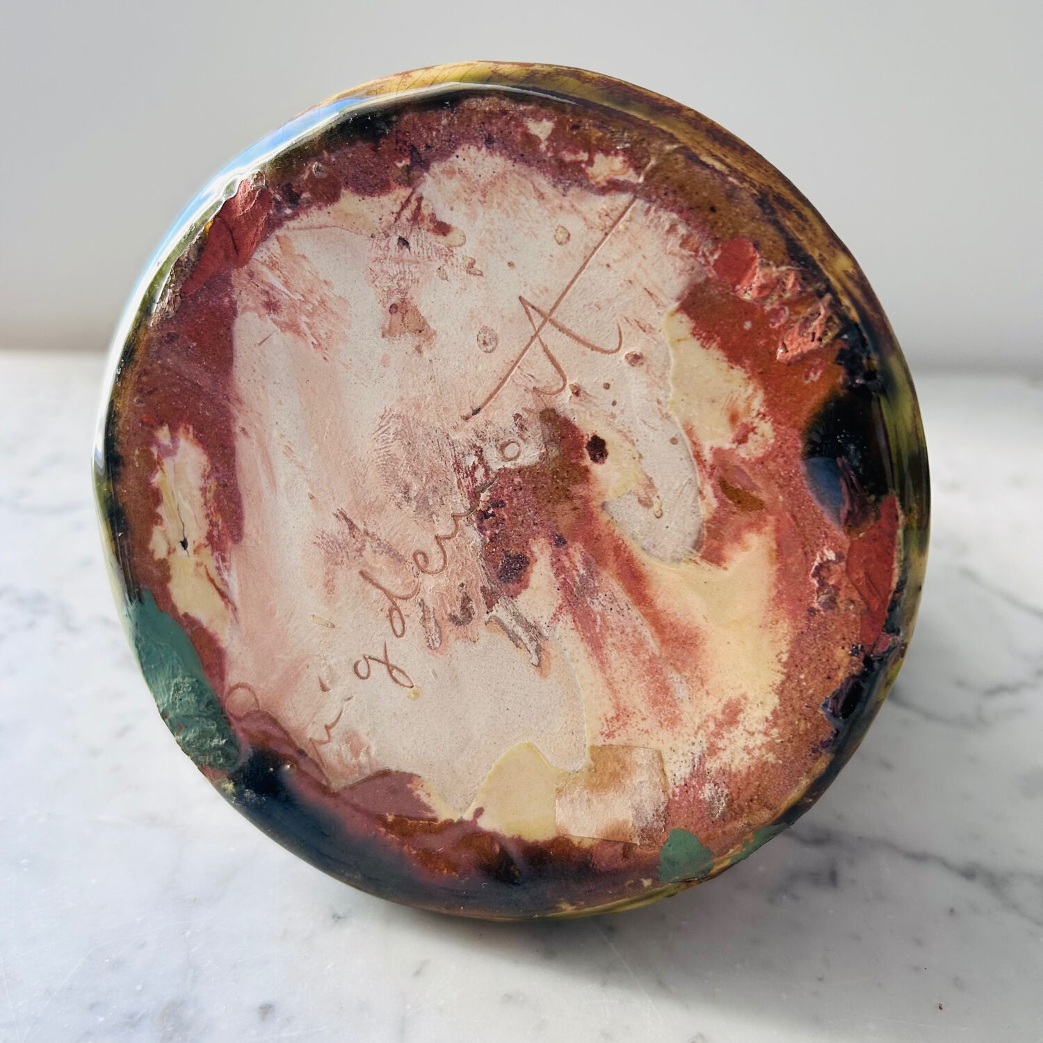 Pitcher signed by Puigdemont