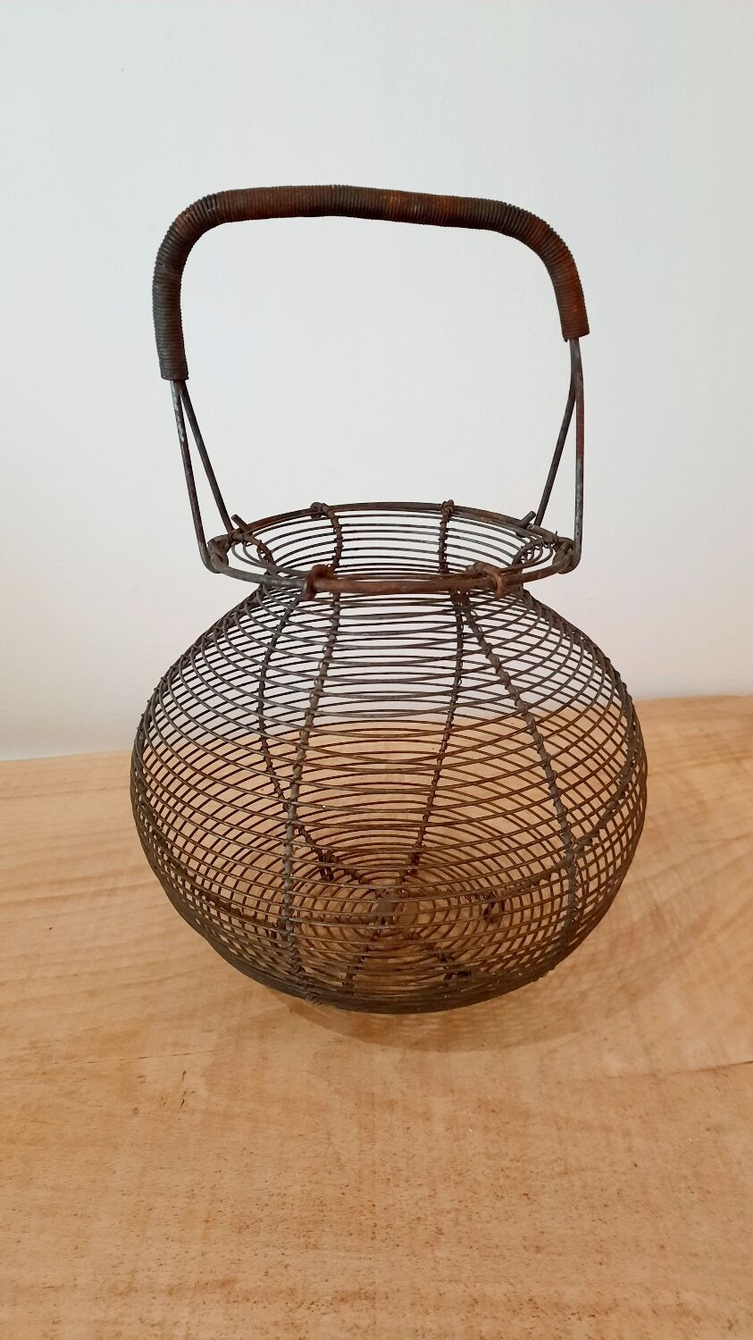 Metal salad basket