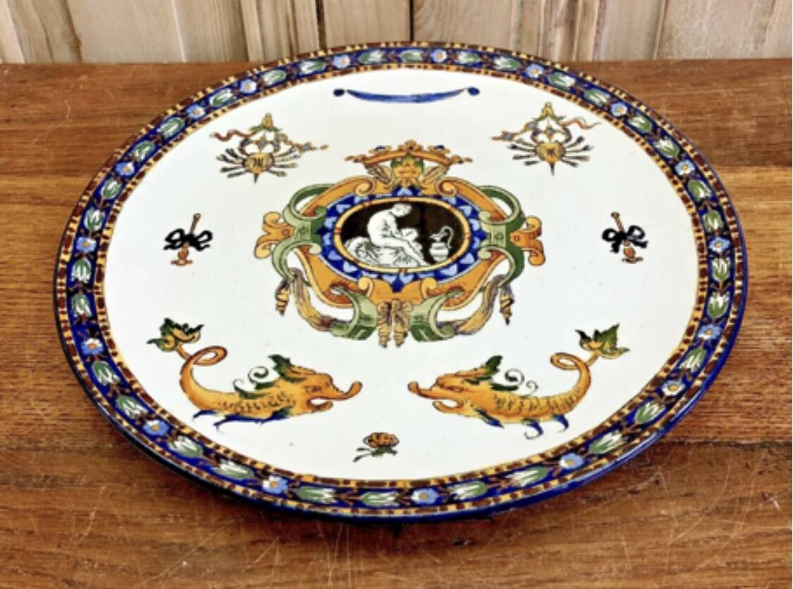 Lentil plate dish Gien Renaissance white background XIX