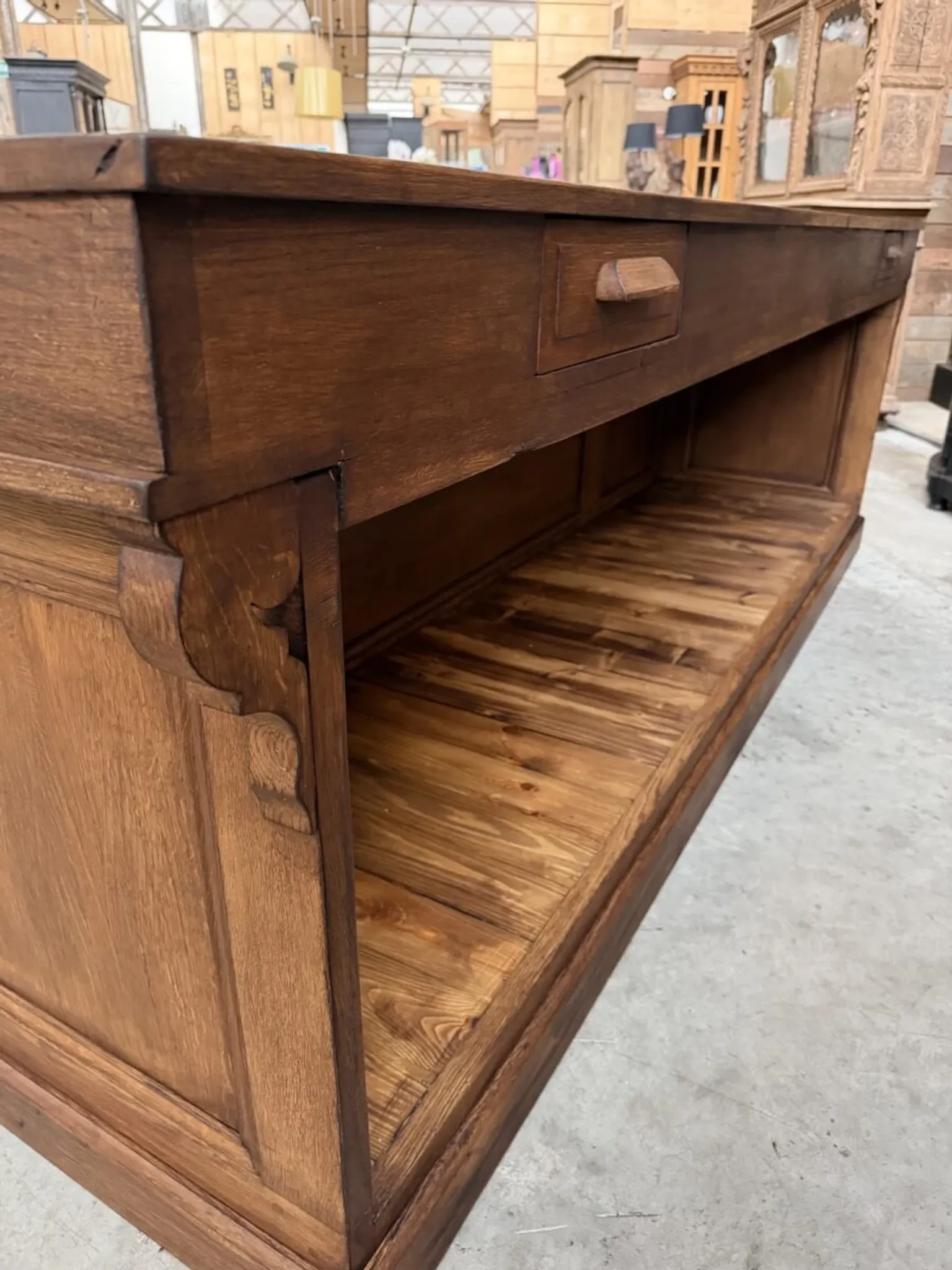 Oak counter from the early 20th century.