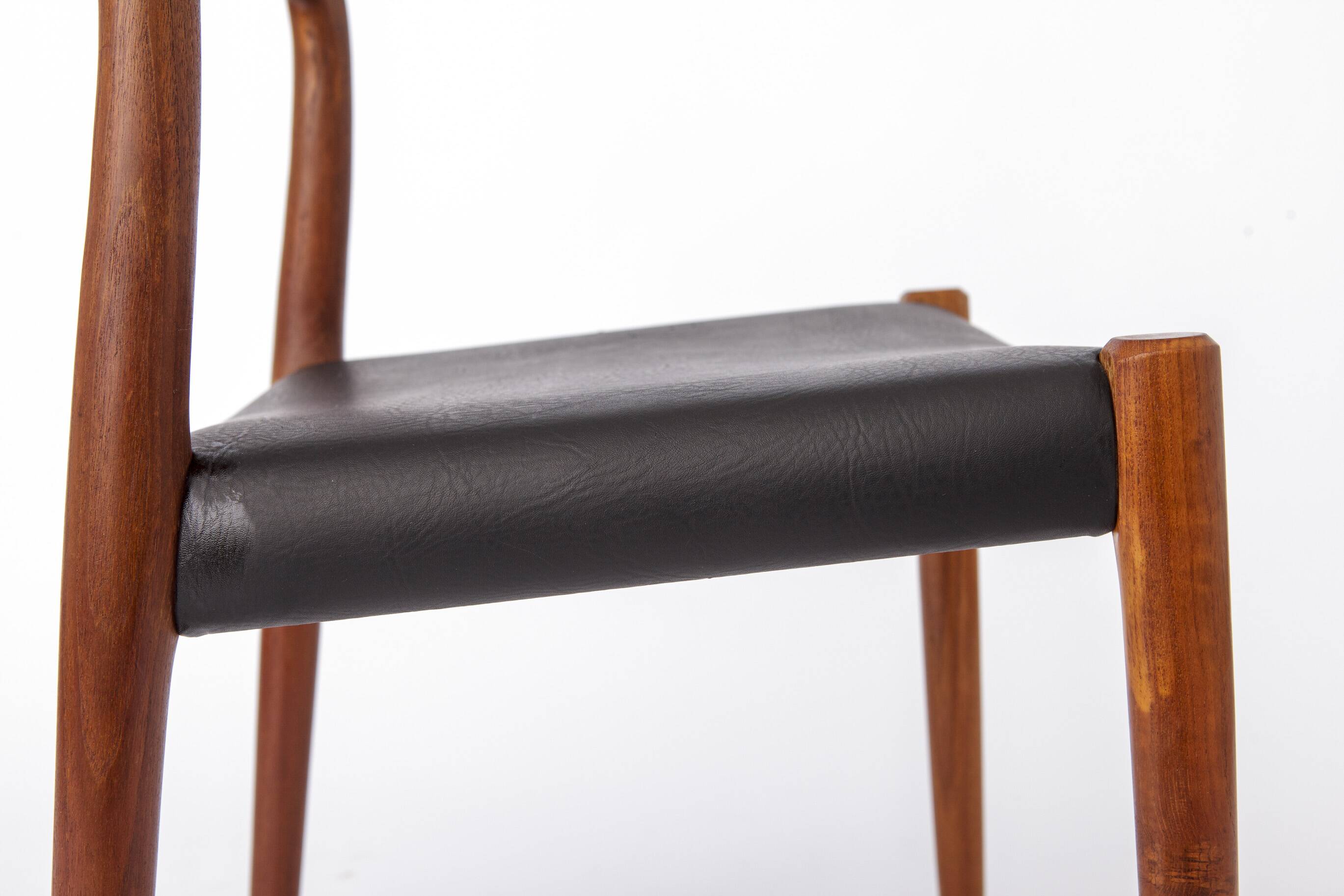 Chaise danoise en teck modèle 77 par Niels Otto Møller, 1956