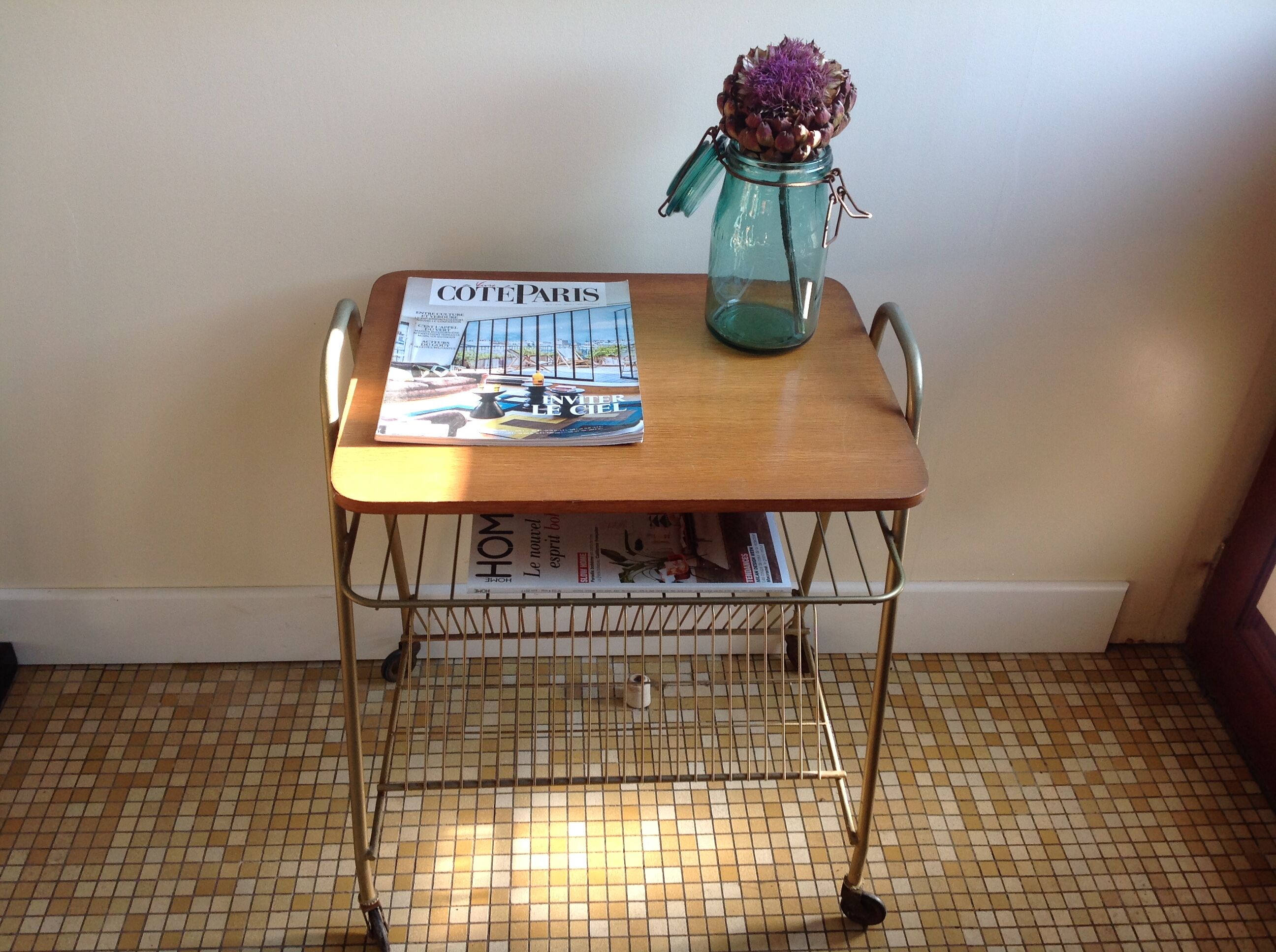 Table magazine holder
