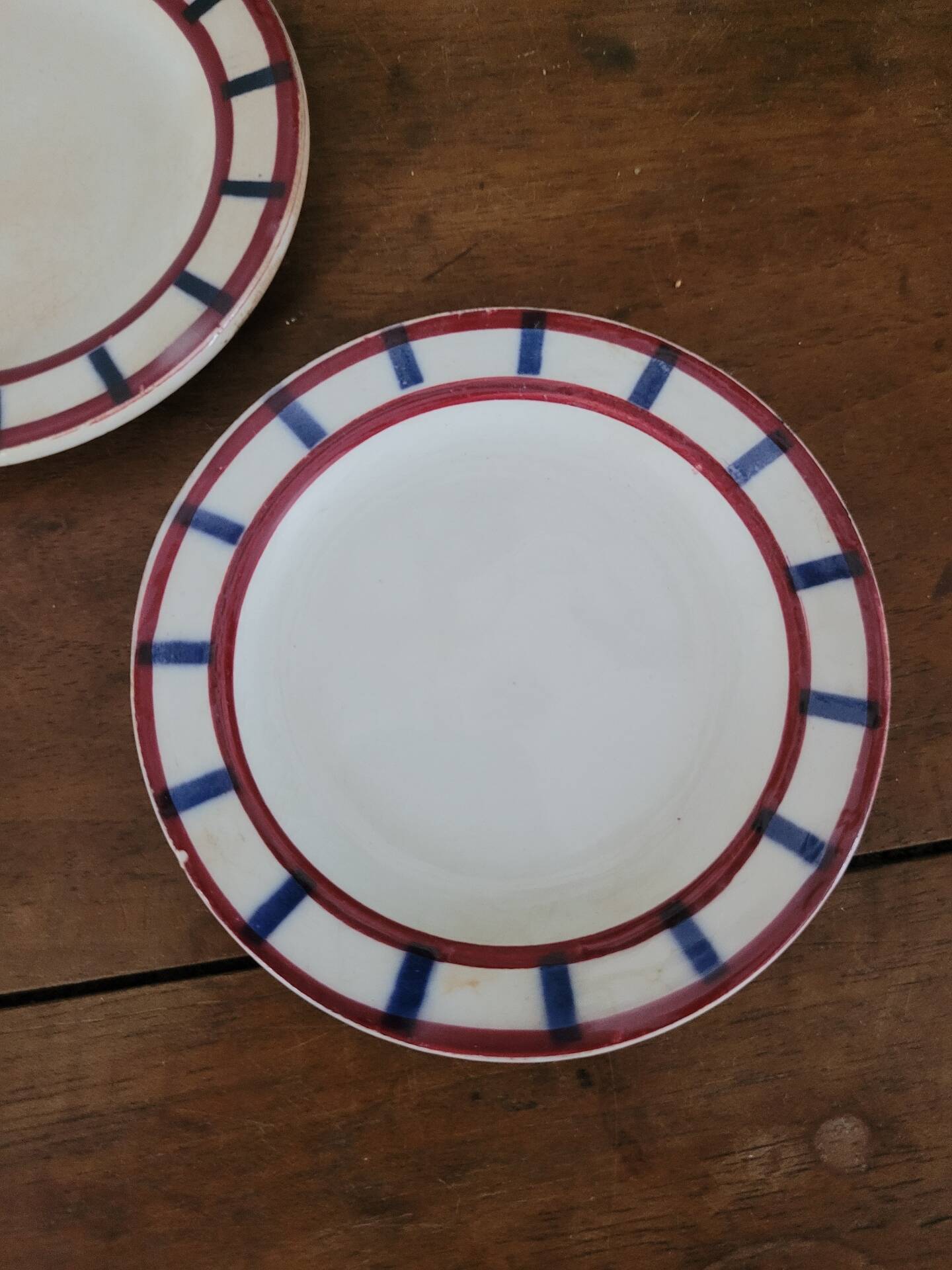 Two very small Béarn HBCM plates.