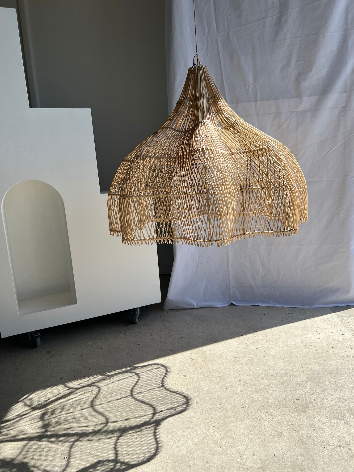 Rattan pendant lamp in the shape of a flower