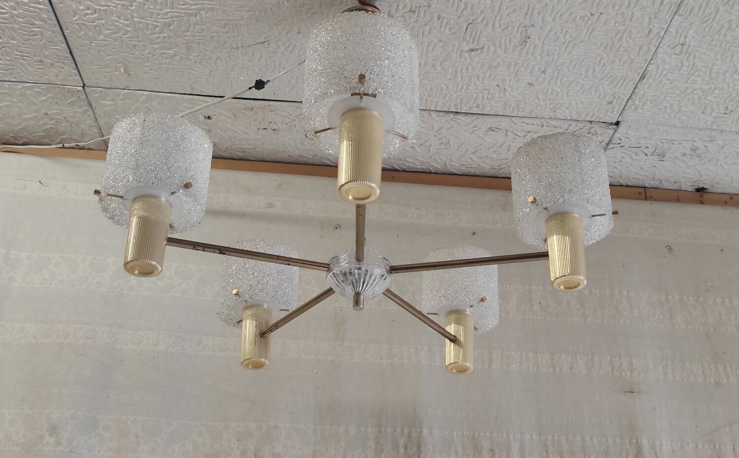Brass and perspex chandelier with 5 lights - 1960s/70s