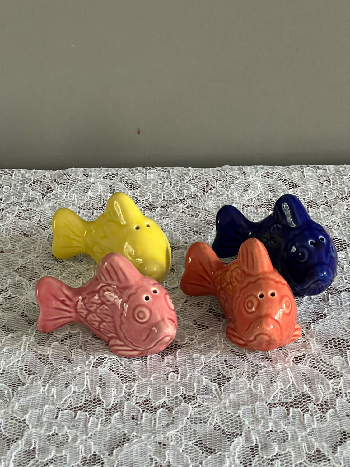 4 salt or pepper shakers
