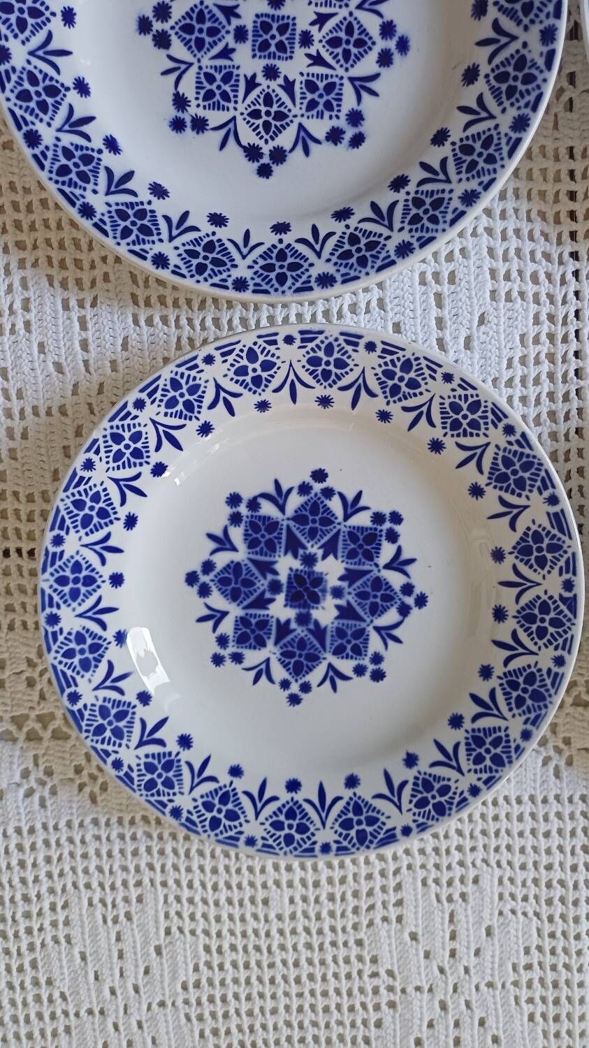 Set of 6 opaque porcelain dinner plates from St Amand