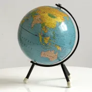 Globe terrestre en tôle vintage 1960's
