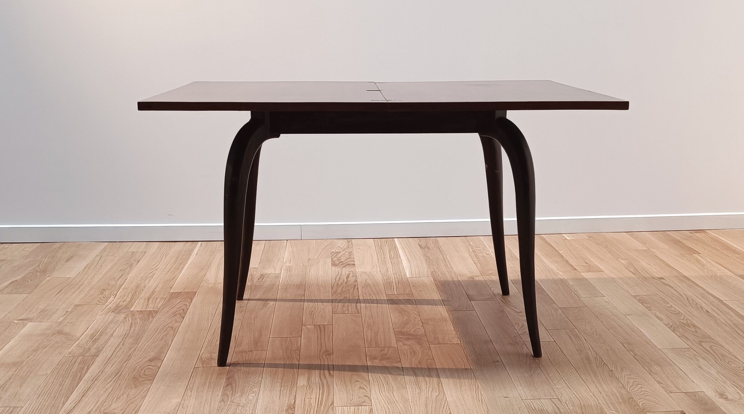 Vintage wallet table