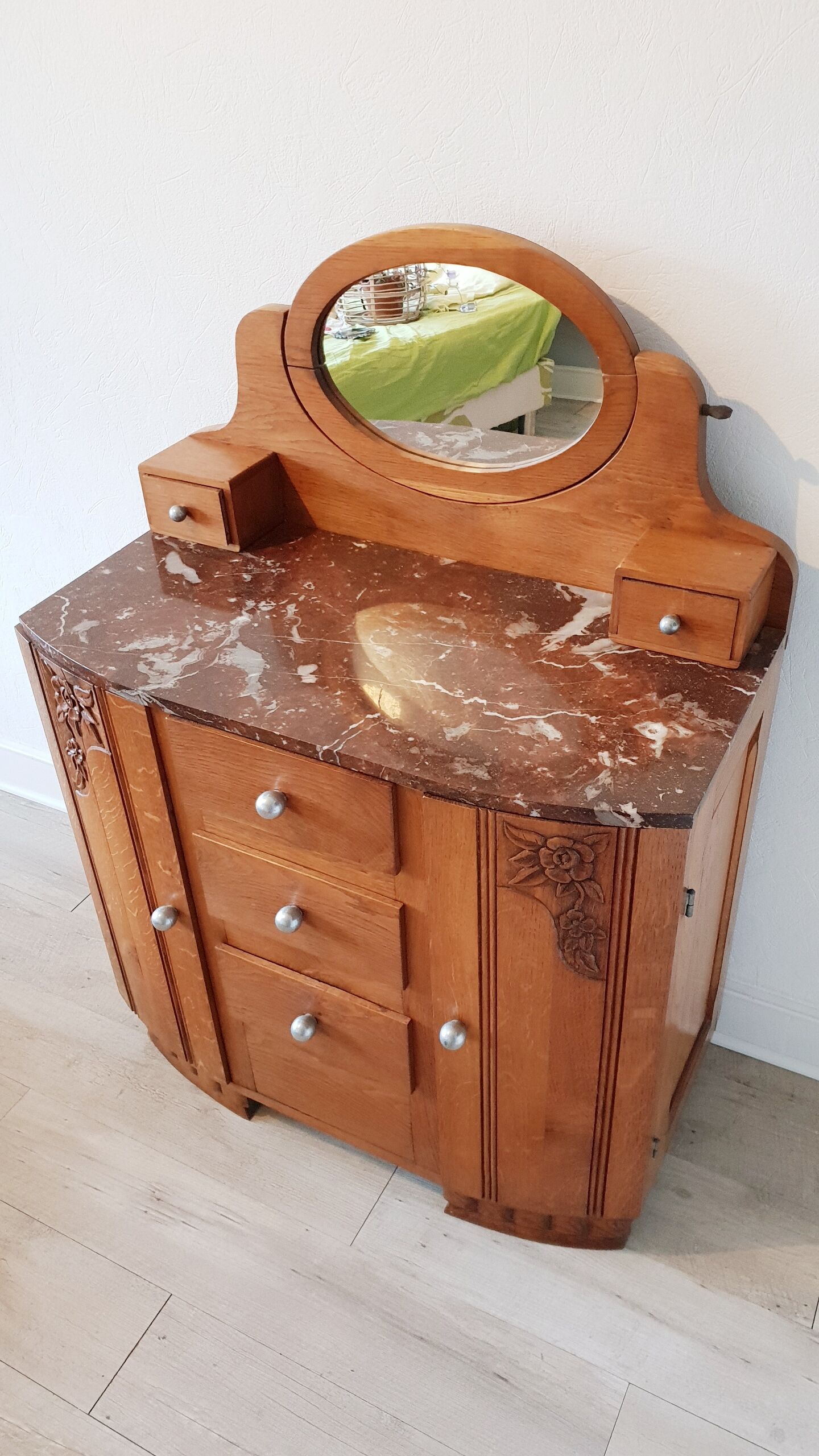 Art Deco hairdresser