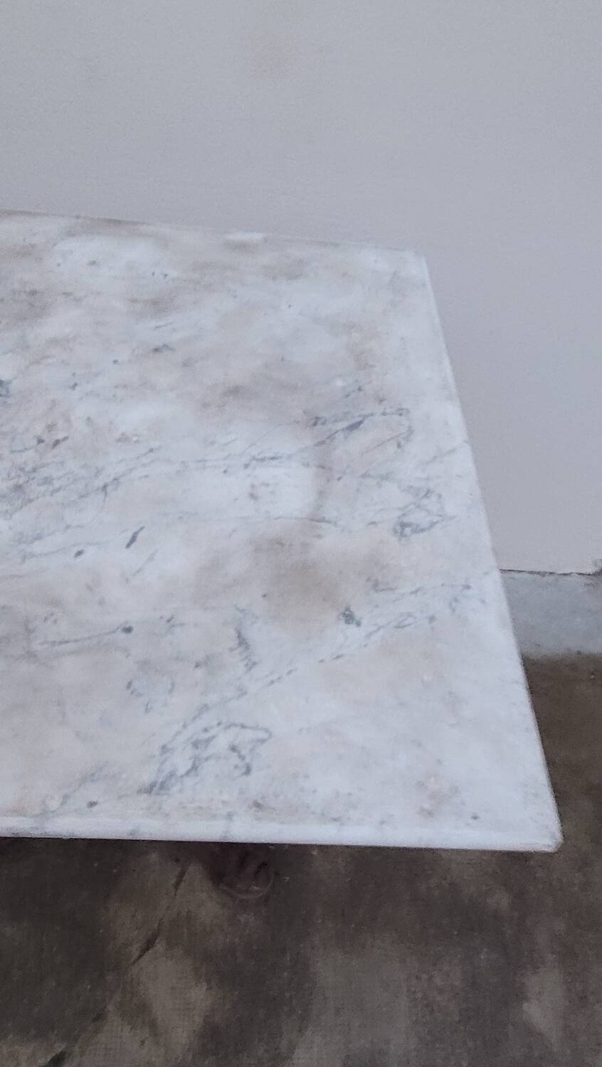 Bistro pedestal table in marble and cast iron lion paws