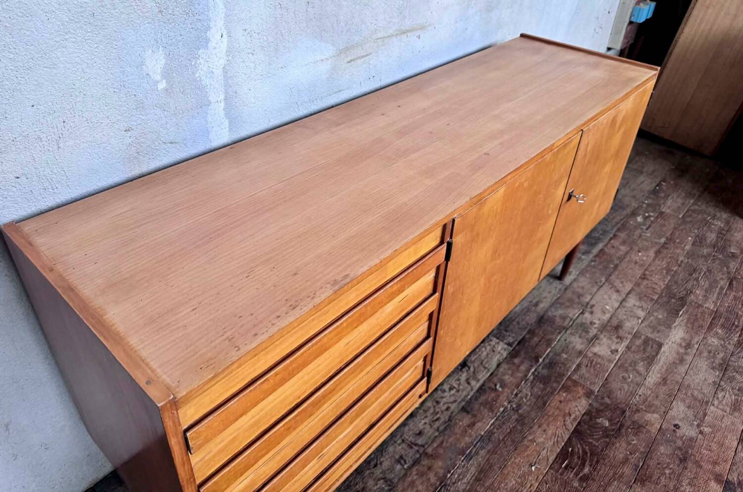 Vintage enfilade from the 1960s, 150 cm long, with 2 doors and 4 drawers.