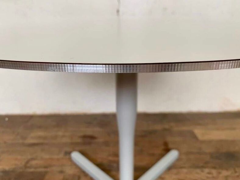 Vintage coffee table round pedestal table star base cast aluminum year 1980