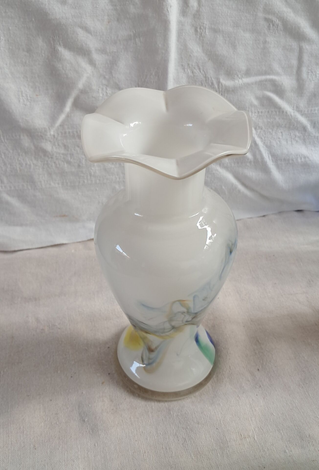 Vintage white opaline vase with marbled decoration – 1970s/1980s