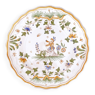 Assiette décorative faïence de Moustiers peint main décor XVIIIème siècle. Diam. 26 cm. Parfait état