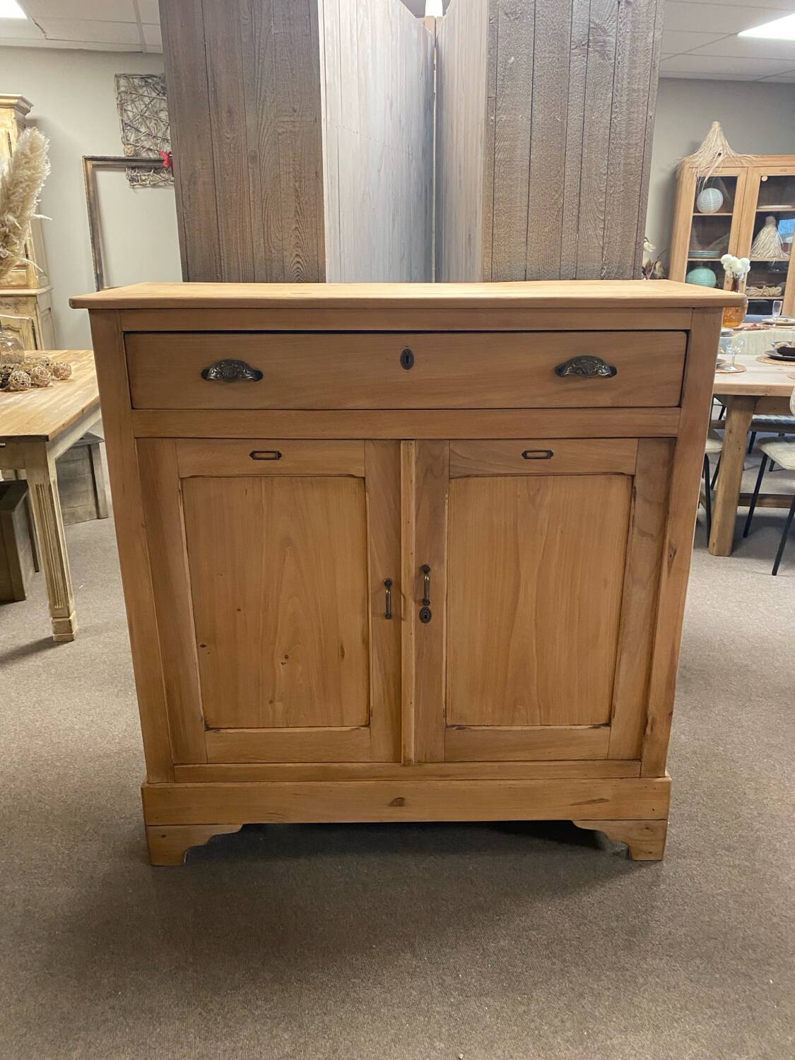 Buffet, meuble parisien